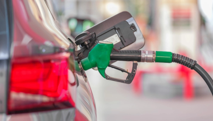 Carro en gasolinera